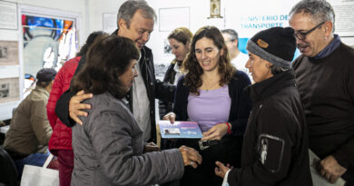 CASCALLARES ENCABEZÓ EN BURZACO UN OPERATIVO DE ENTREGA DE PASES LIBRES MULTIMODALES