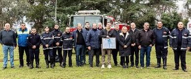 CASCALLARES ACOMPAÑÓ A LOS BOMBEROS VOLUNTARIOS DE ALTE BROWN QUE RECIBIERON UNA NUEVA AUTOBOMBA