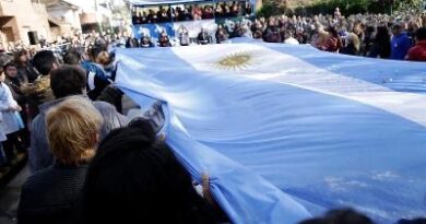 ALMIRANTE BROWN CELEBRA EL DÍA DE LA INDEPENDENCIA CON UN ACTO OFICIAL Y UN DESFILE PATRIO EN LONGCHAMPS ALMIRANTE BROWN CELEBRA EL DÍA DE LA INDEPENDENCIA CON UN ACTO OFICIAL Y UN DESFILE PATRIO EN LONGCHAMPS
