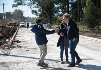 CASCALLARES RECORRIÓ LA OBRA DE PAVIMENTACIÓN DE UNA CALLE TRONCAL QUE CONECTA A GLEW, MINISTRO RIVADAVIA Y LONGCHAMPS