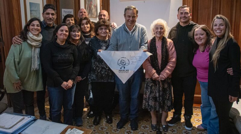 ACUERDO DEL MUNICIPIO Y ABUELAS DE PLAZA DE MAYO PARA TRABAJAR EN DEFENSA DE LOS DERECHOS HUMANOS