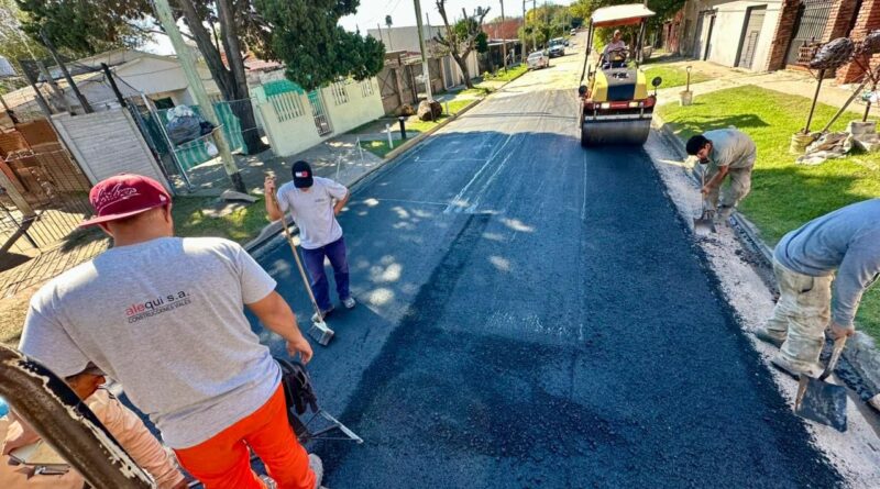 EL MUNICIPIO AVANZA CON PAVIMENTOS, BACHEOS Y MEJORADOS EN LOS BARRIOS Y LAS LOCALIDADES DE ALTE BROWN